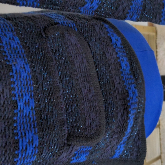 Cache Sweater - Picture 5 of 9